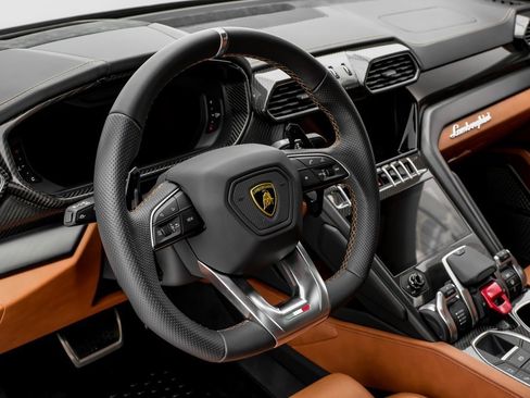 Used 2022 Lamborghini Urus image 13