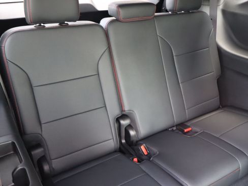 Used 2024 Chevrolet Traverse RS AWD/4WD image 38