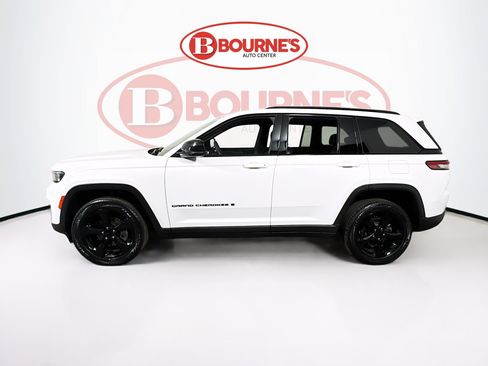 Used 2023 Jeep Grand Cherokee Altitude AWD/4WD image 7
