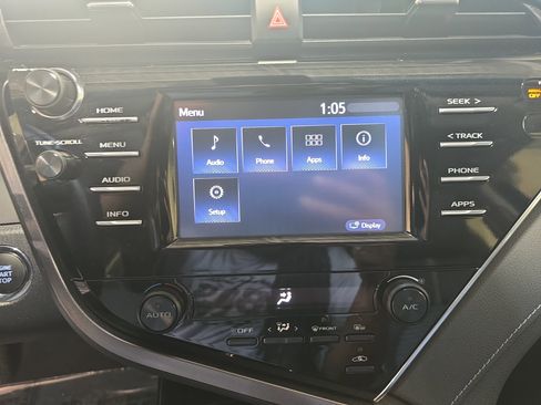 Used 2018 Toyota Camry SE w/ Moonroof Package FWD image 20