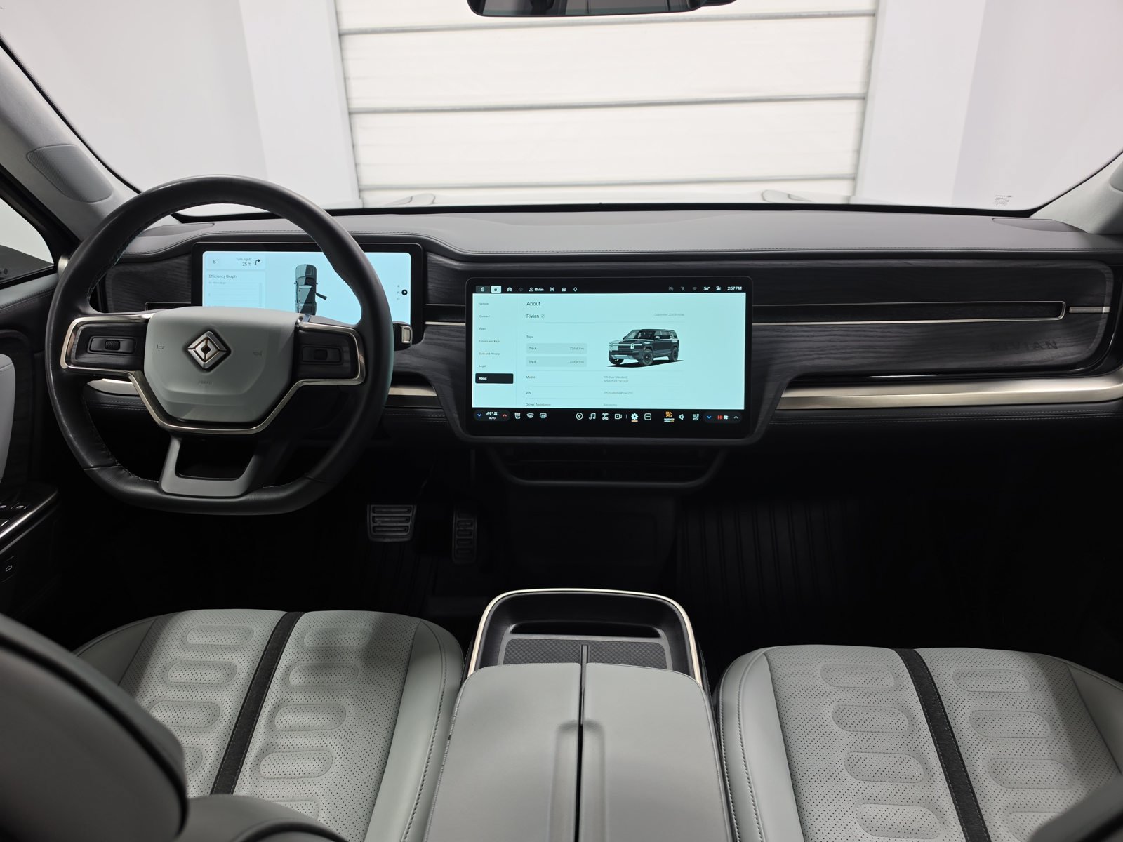 Used 2025 Rivian R1S Adventure Dual AWD/4WD image 27