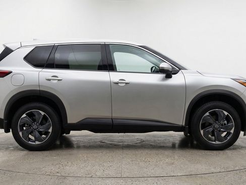 Used 2025 Nissan Rogue SV FWD image 11