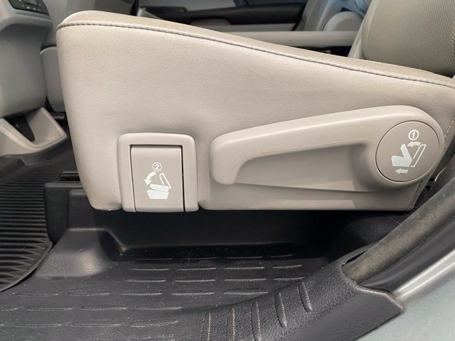 Used 2018 Toyota Highlander Limited w/ Protection Package #3 AWD/4WD image 19