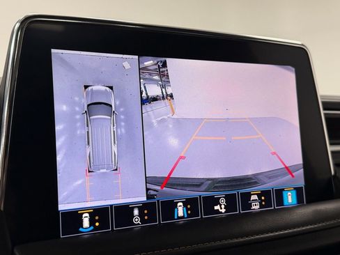 Used 2021 Chevrolet Suburban Premier w/ Premium Package image 21