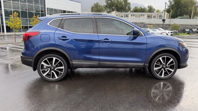 Used 2018 Nissan Rogue Sport SL w/ SL Premium Package FWD image 2