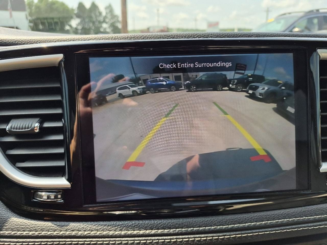 Used 2021 Chrysler Pacifica Touring-L FWD image 27