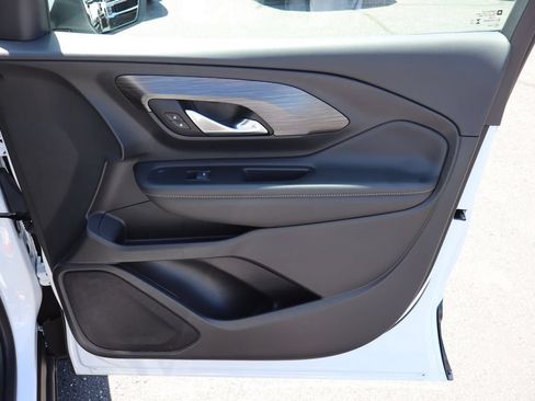 Used 2023 GMC Terrain SLE w/ Driver Convenience Package FWD image 27