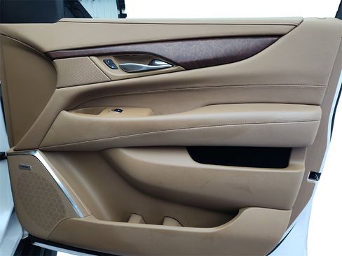 Used 2017 Cadillac Escalade ESV Platinum image 29