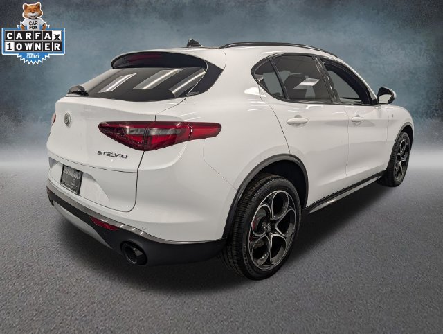 Used 2023 Alfa Romeo Stelvio Ti AWD/4WD image 4