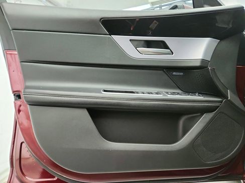 Used 2017 Jaguar XF R-Sport image 29