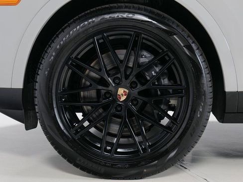 New 2026 Porsche Cayenne Base image 34