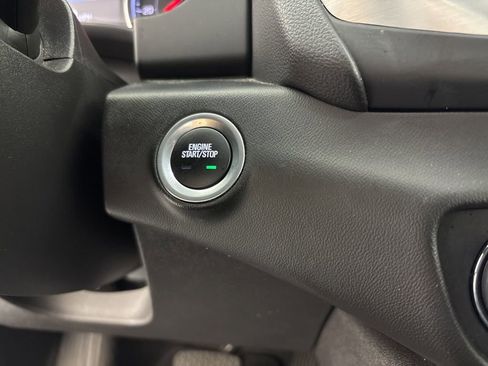 Used 2024 GMC Terrain SLT image 32