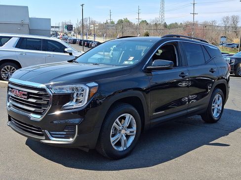 Used 2023 GMC Terrain SLE w/ Driver Convenience Package image 3
