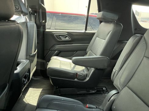 Used 2022 Chevrolet Tahoe Z71 w/ Z71 Off-Road Package AWD/4WD image 9
