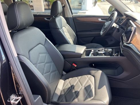 Used 2024 Volkswagen Atlas SE image 23