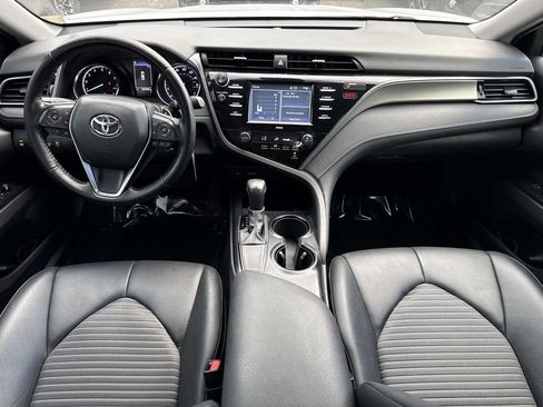 Used 2020 Toyota Camry SE FWD image 19