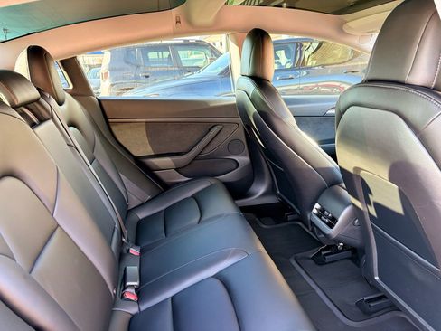 Used 2022 Tesla Model 3 image 21