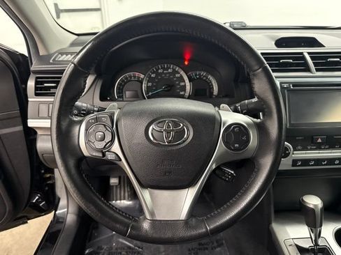Used 2014 Toyota Camry SE FWD image 25