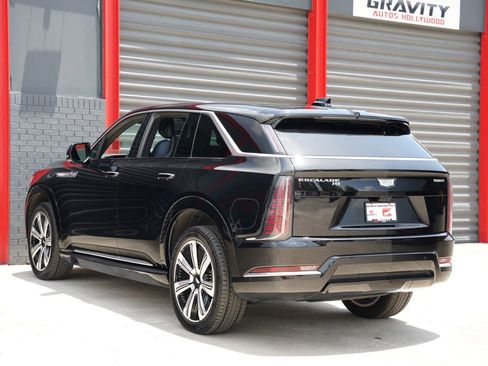 Used 2025 Cadillac Escalade IQ Luxury 2 w/ LPO, Premium Carpet Package AWD/4WD image 15