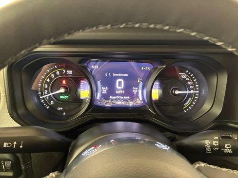 Used 2025 Jeep Wrangler Unlimited Sahara AWD/4WD image 25