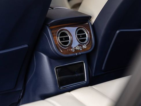 Used 2023 Bentley Bentayga AWD/4WD image 42