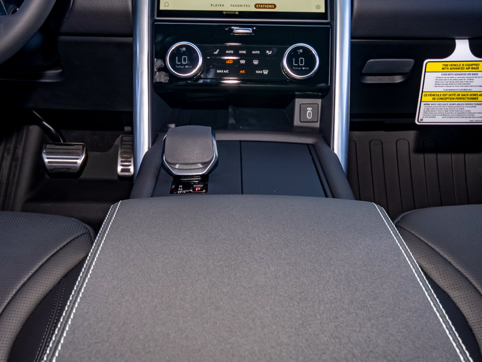 New 2026 Land Rover Discovery Limited Edition AWD/4WD image 26