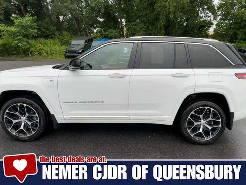 Used 2022 Jeep Grand Cherokee Summit AWD/4WD image 5
