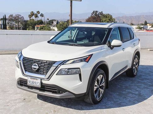 Used 2023 Nissan Rogue SV w/ SV Premium B Package FWD image 3
