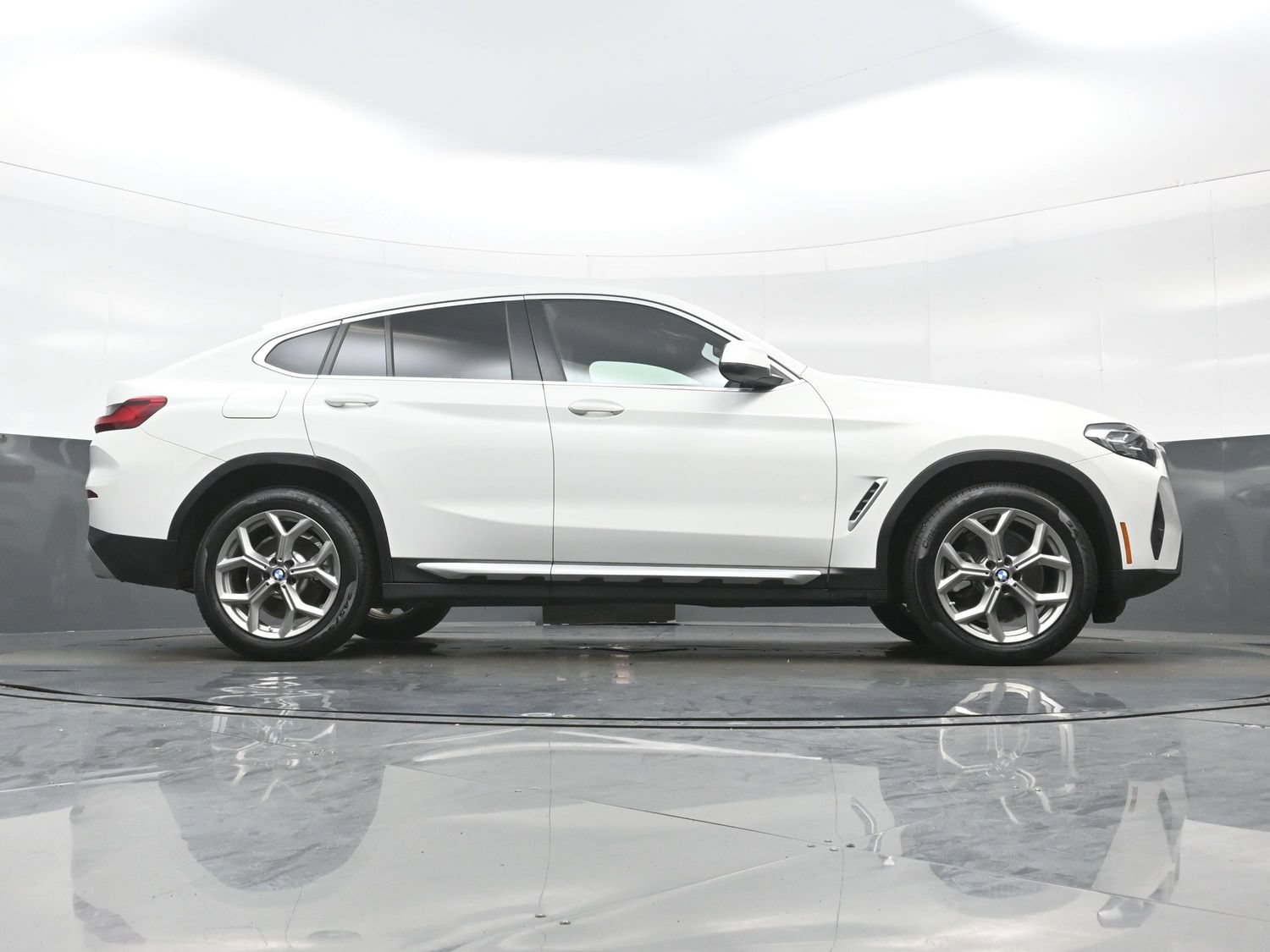 Used 2025 BMW X4 xDrive30i AWD/4WD image 33