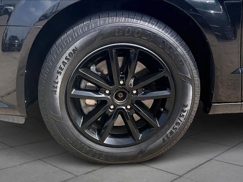 Used 2020 Dodge Grand Caravan SXT image 10