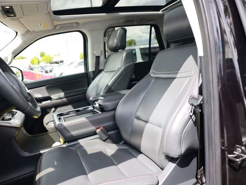 Used 2025 Ford Expedition Active AWD/4WD image 18