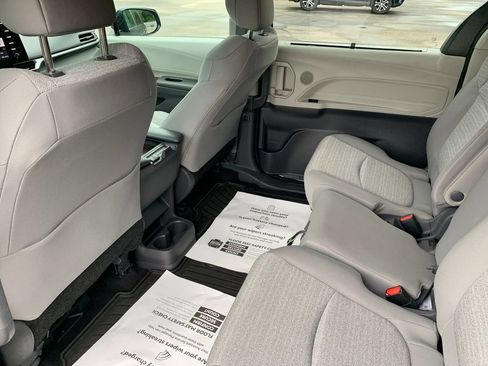 Used 2021 Toyota Sienna LE AWD/4WD image 14