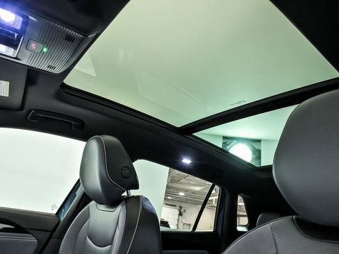 Certified 2025 Volkswagen Tiguan SE R-Line AWD/4WD image 14