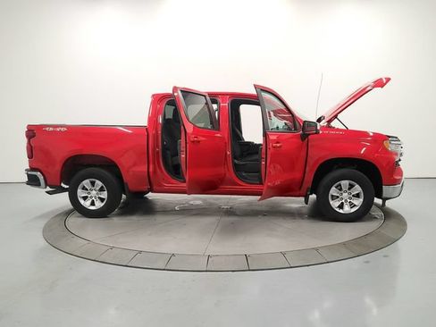 Used 2025 Chevrolet Silverado 1500 LT AWD/4WD image 16