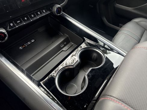 Used 2025 Chevrolet Suburban RST w/ Comfort Package image 14