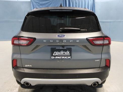 Used 2025 Ford Escape SE image 32