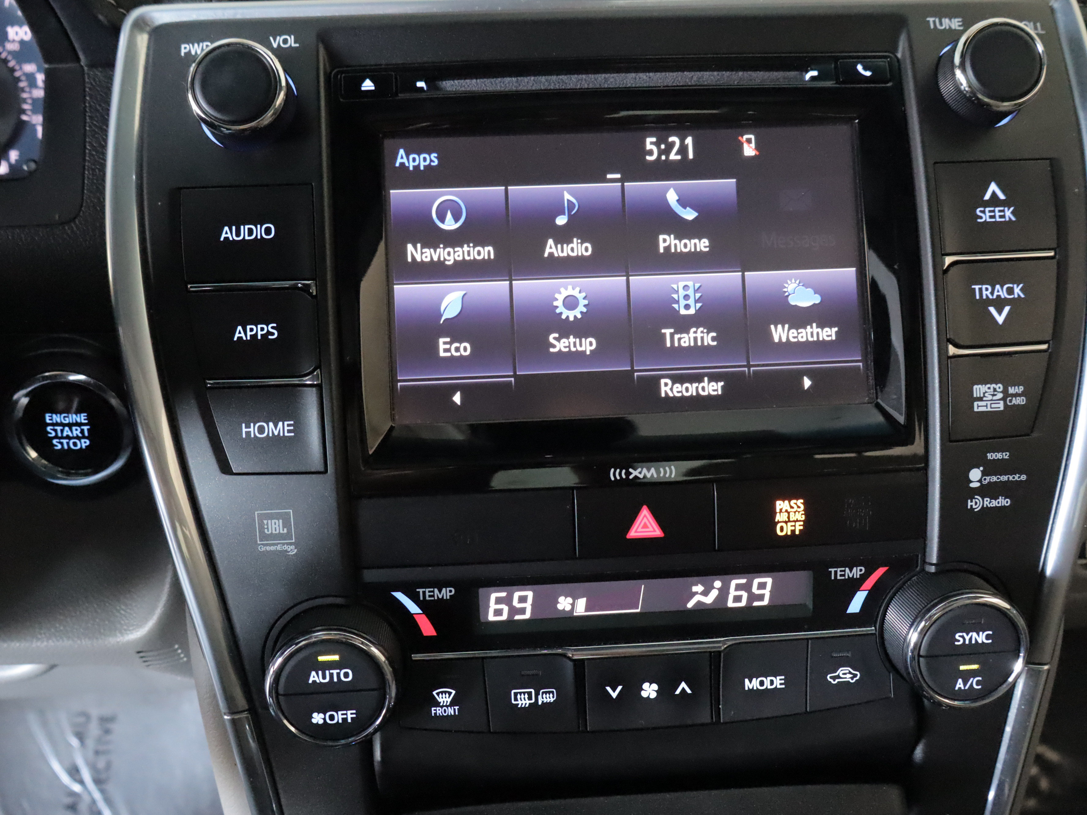 Used 2016 Toyota Camry XLE w/ Advanced Technology Package FWD image 17