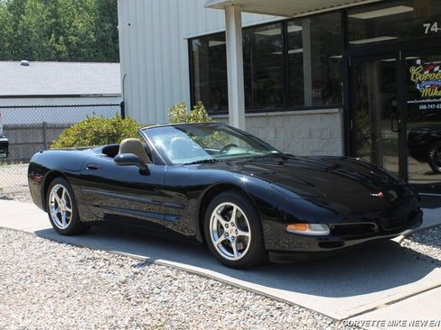 Used 2002 Chevrolet Corvette Convertible w/ Preferred Equipment Group2 image 12