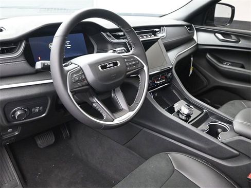 New 2025 Jeep Grand Cherokee L Altitude image 12