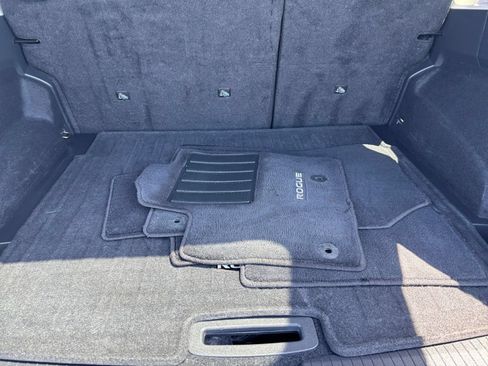 Used 2025 Nissan Rogue SV FWD image 33