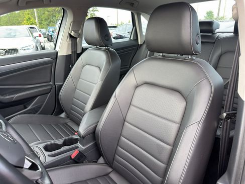 Used 2024 Volkswagen Jetta SE FWD image 22