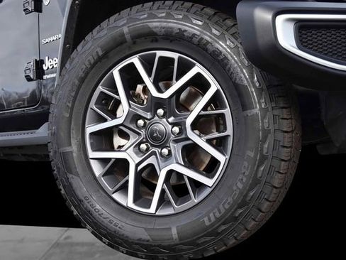 Used 2024 Jeep Wrangler Sahara image 3