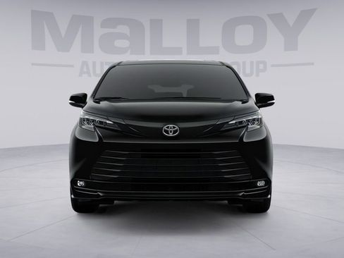 New 2026 Toyota Sienna XLE Woodland Edition AWD/4WD image 17
