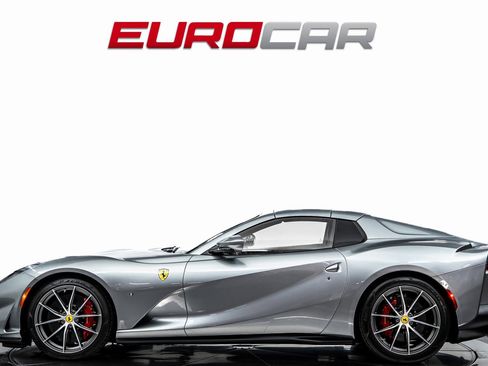 Used 2022 Ferrari 812 GTS image 3