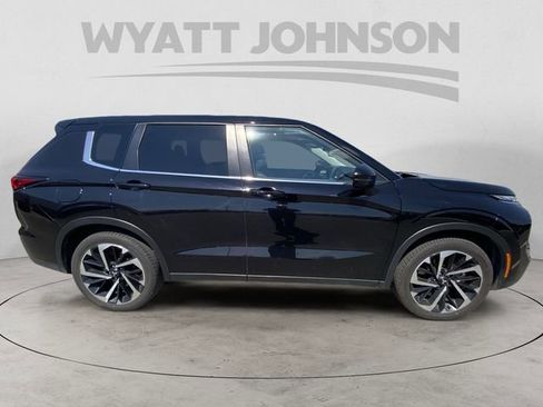 Used 2024 Mitsubishi Outlander SE image 11