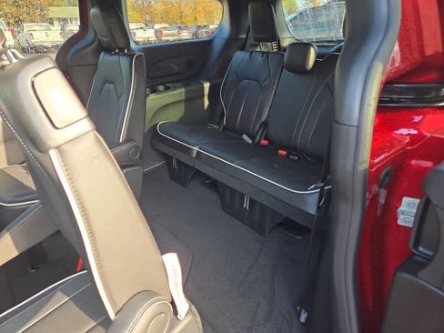 New 2026 Chrysler Pacifica Limited w/ S Appearance Package image 14
