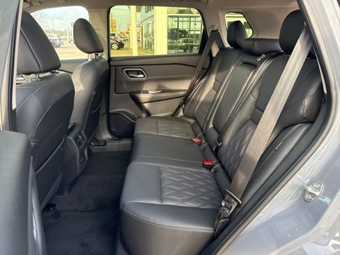 Used 2025 Nissan Rogue Platinum AWD/4WD image 21