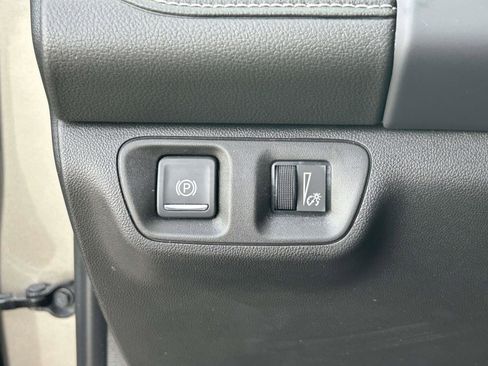 Used 2023 GMC Acadia SLE w/ Driver Convenience Package image 21