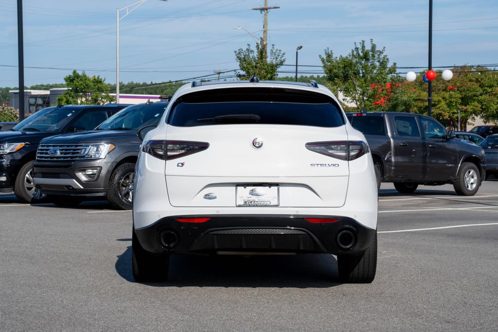 Used 2024 Alfa Romeo Stelvio Veloce AWD/4WD image 5