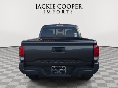 Used 2019 Toyota Tacoma TRD Off-Road w/ Technology Package AWD/4WD image 6